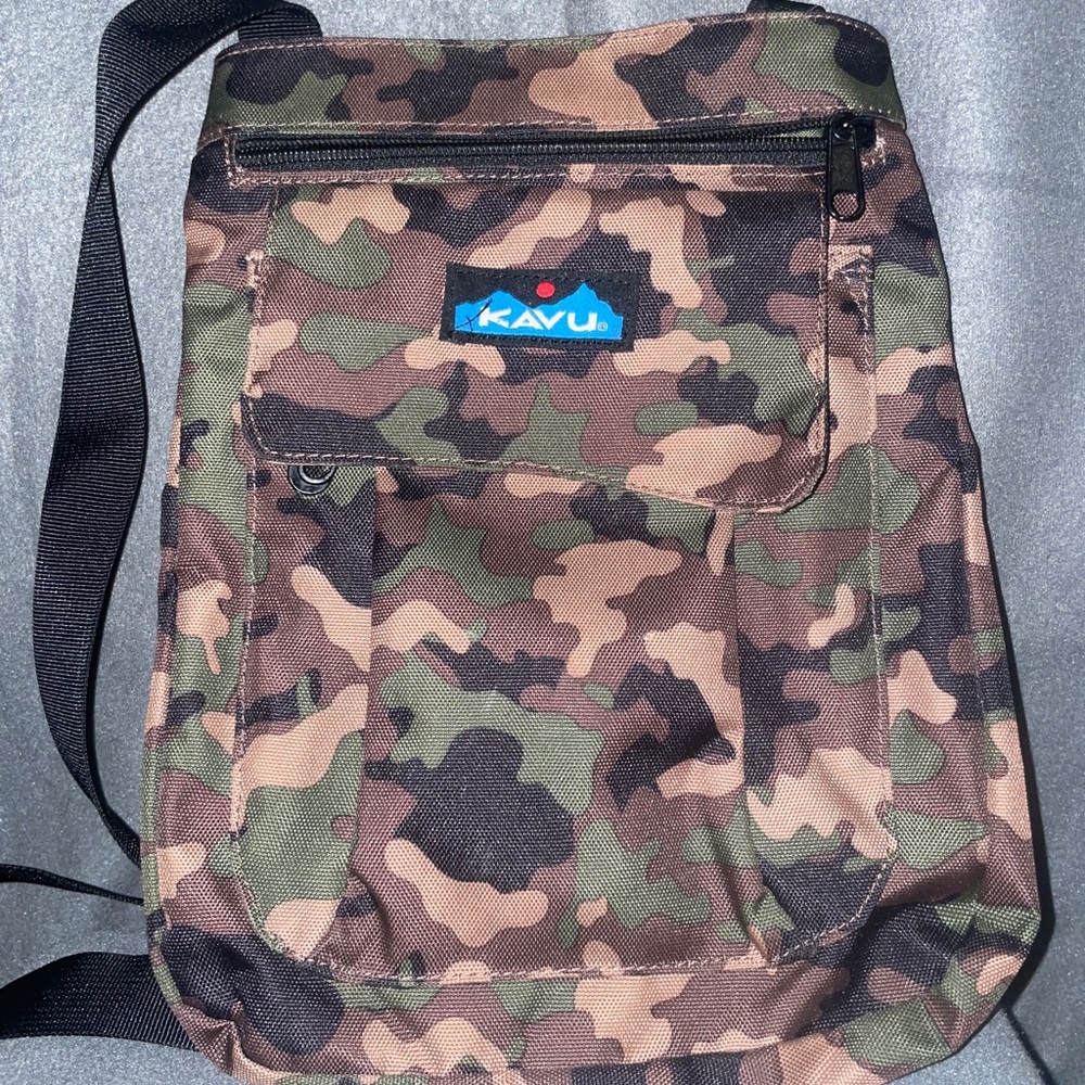 Kavu crossbody bag in camo